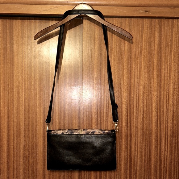 Brand new, NEVER used vegan? leather clutch with detachable shoulder strap. - Picture 3 of 10